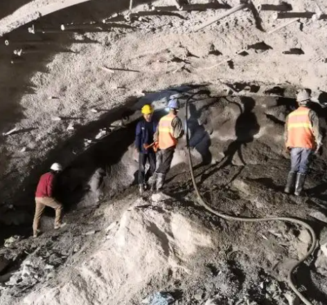 遂平拱顶带模注浆料的施工流程及注意事项